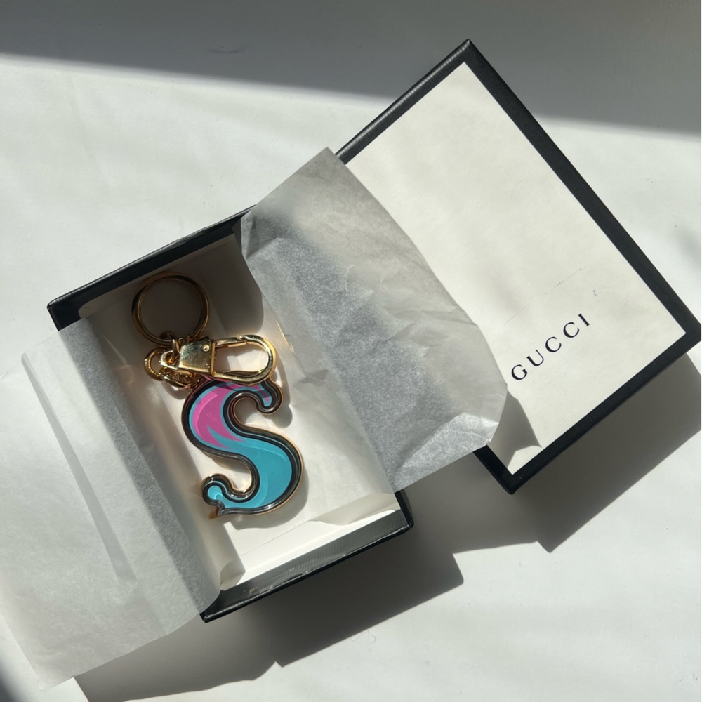 🔥GUCCI Letter Key Chain - Picture 5 of 9